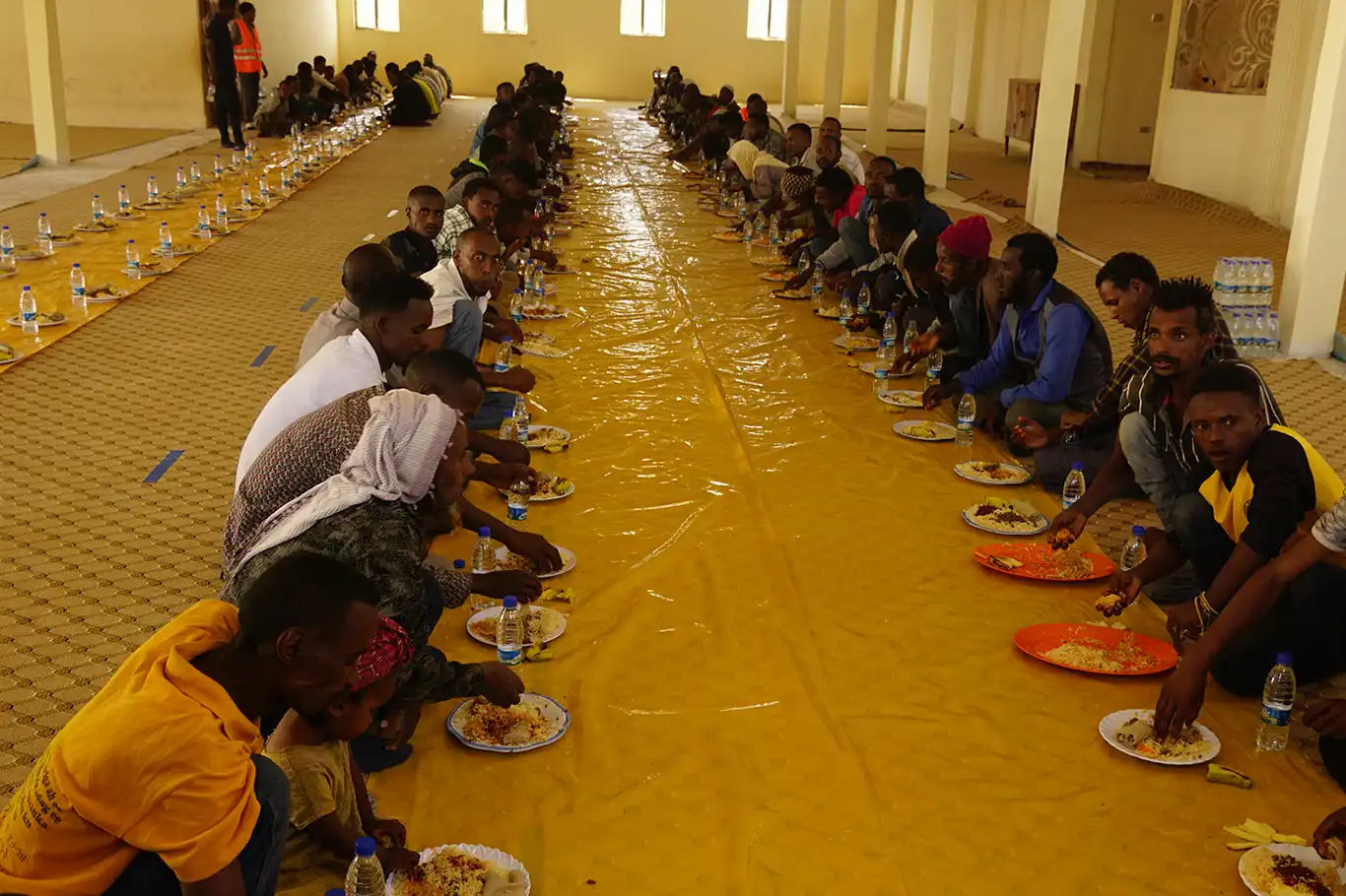 Fransa Yetim Eli'nden Etiyopya'da sıcak yemek ikramı