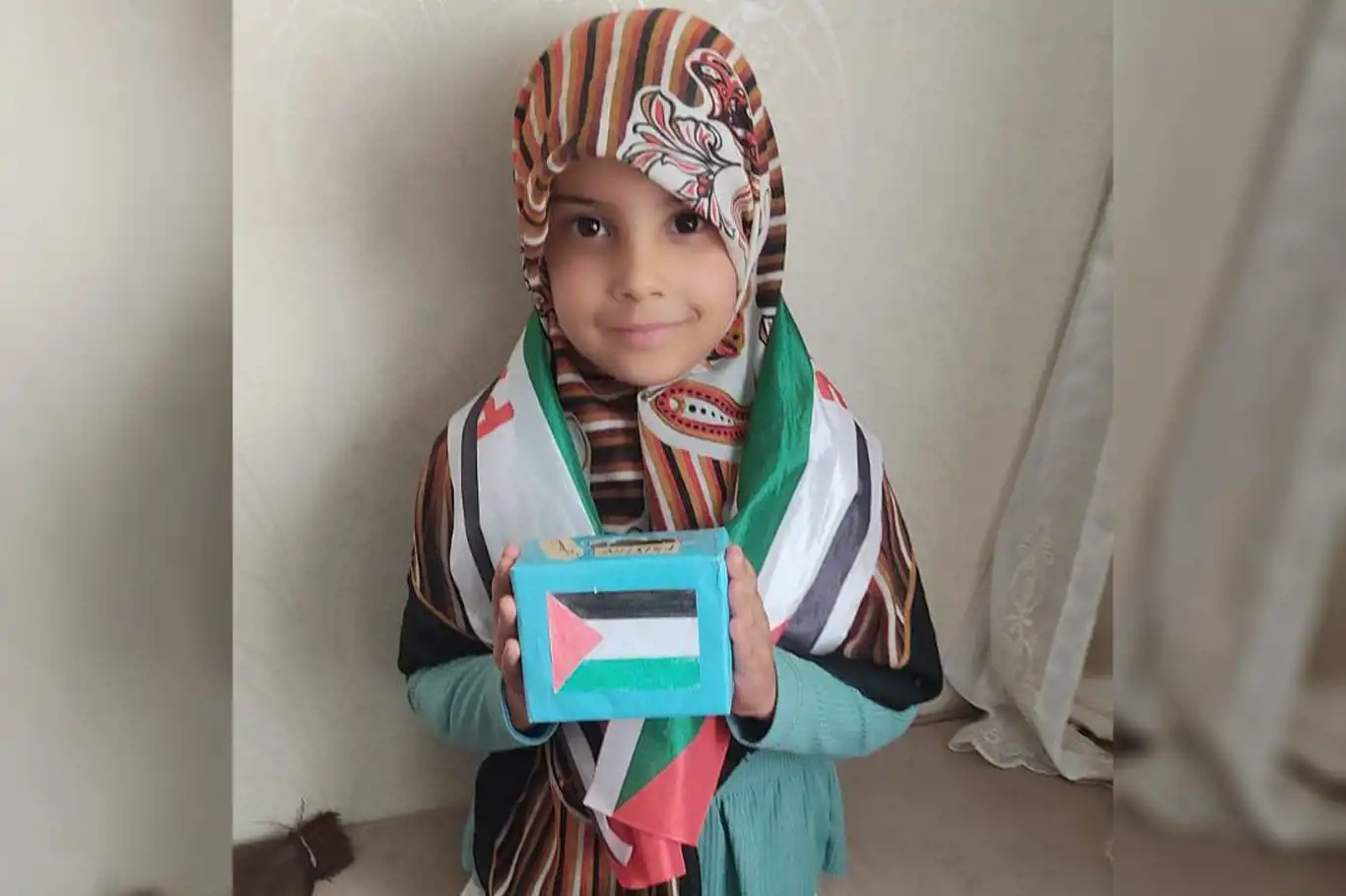 Çocuklar biriktirdikleri paralarını Filistin için bağışladı