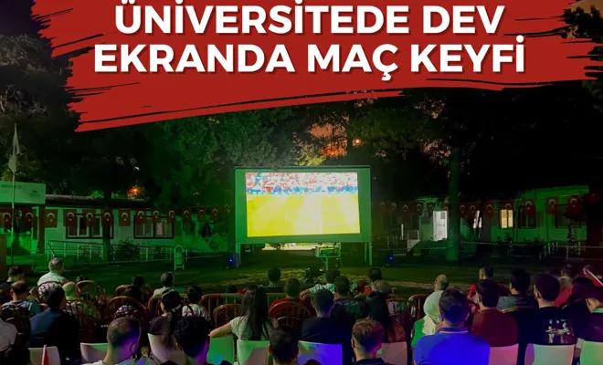 Üniversitede Dev Ekranda Maç Keyfi