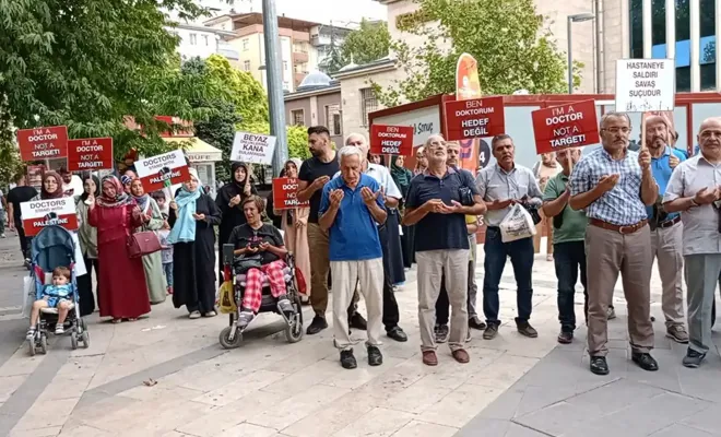 Sağlıkçıların Gazze protestosu sürüyor