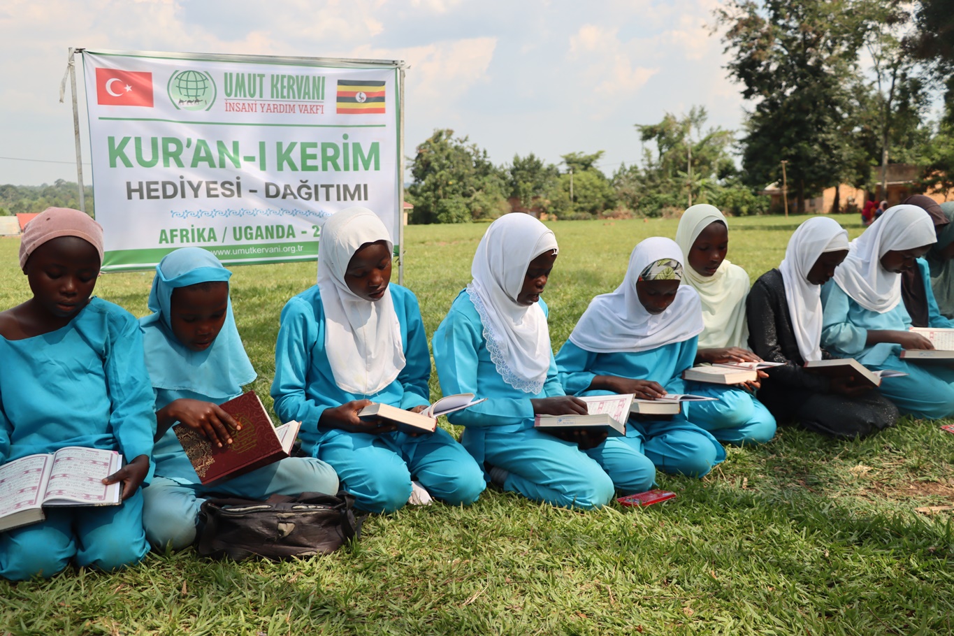 Umut Kervanı Uganda'da Da Kuran-I Kerim Hediye Etti