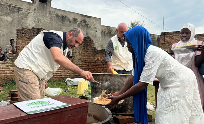 Umut Kervanı'ndan Uganda'da Yemek İkramı