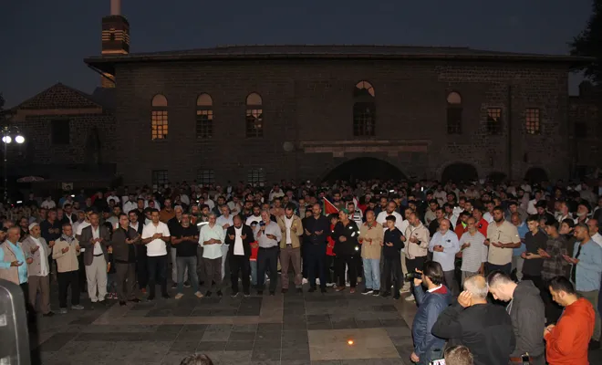 Sabah Namazında Buluşup Gazze İçin Dua Ettiler