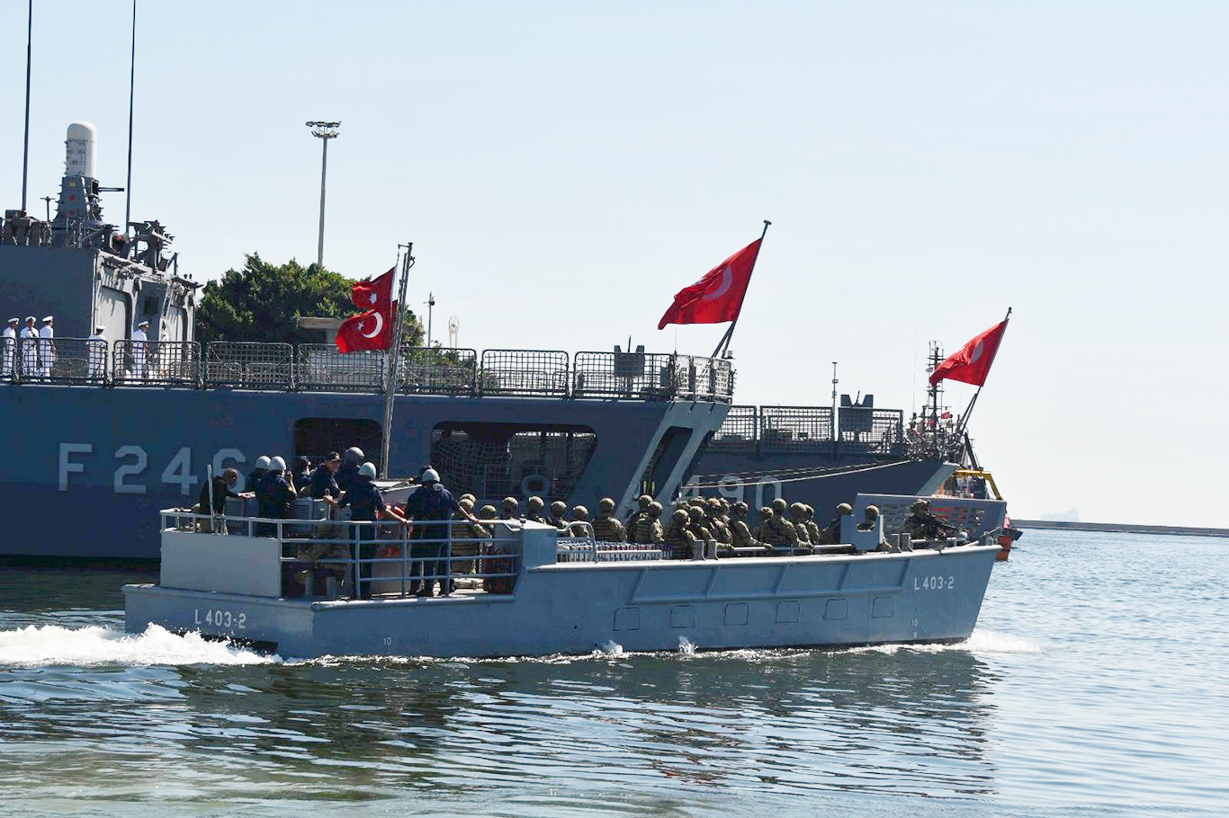 Lübnan'dan Türkiye vatandaşlarını alacak gemiler yola çıktı