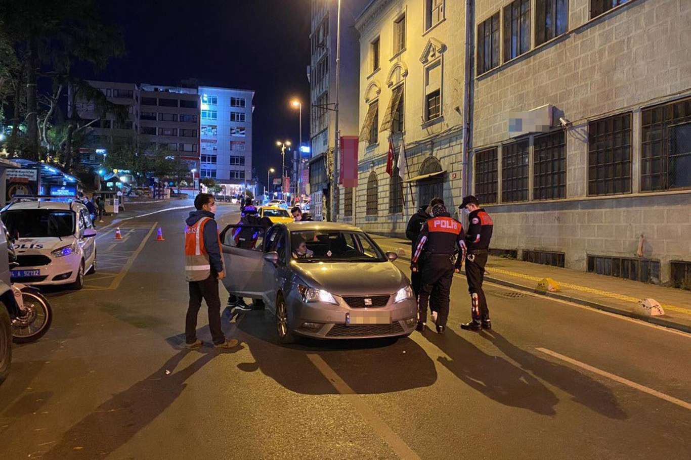 İstanbul'da asayiş uygulamasında aranan 532 şüpheli yakalandı