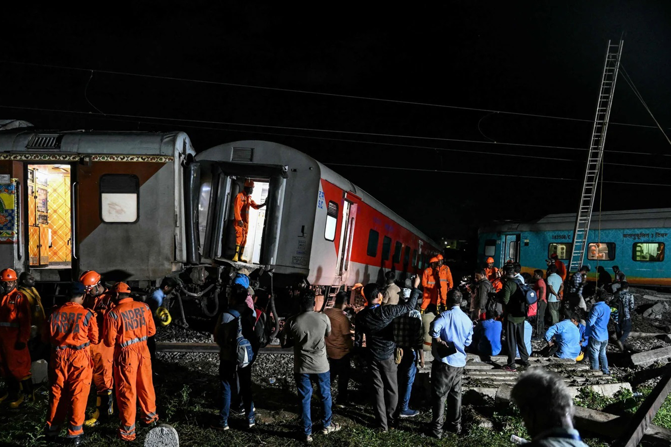 Hindistan'da tren kazası: 12 ölü, 19 yaralı