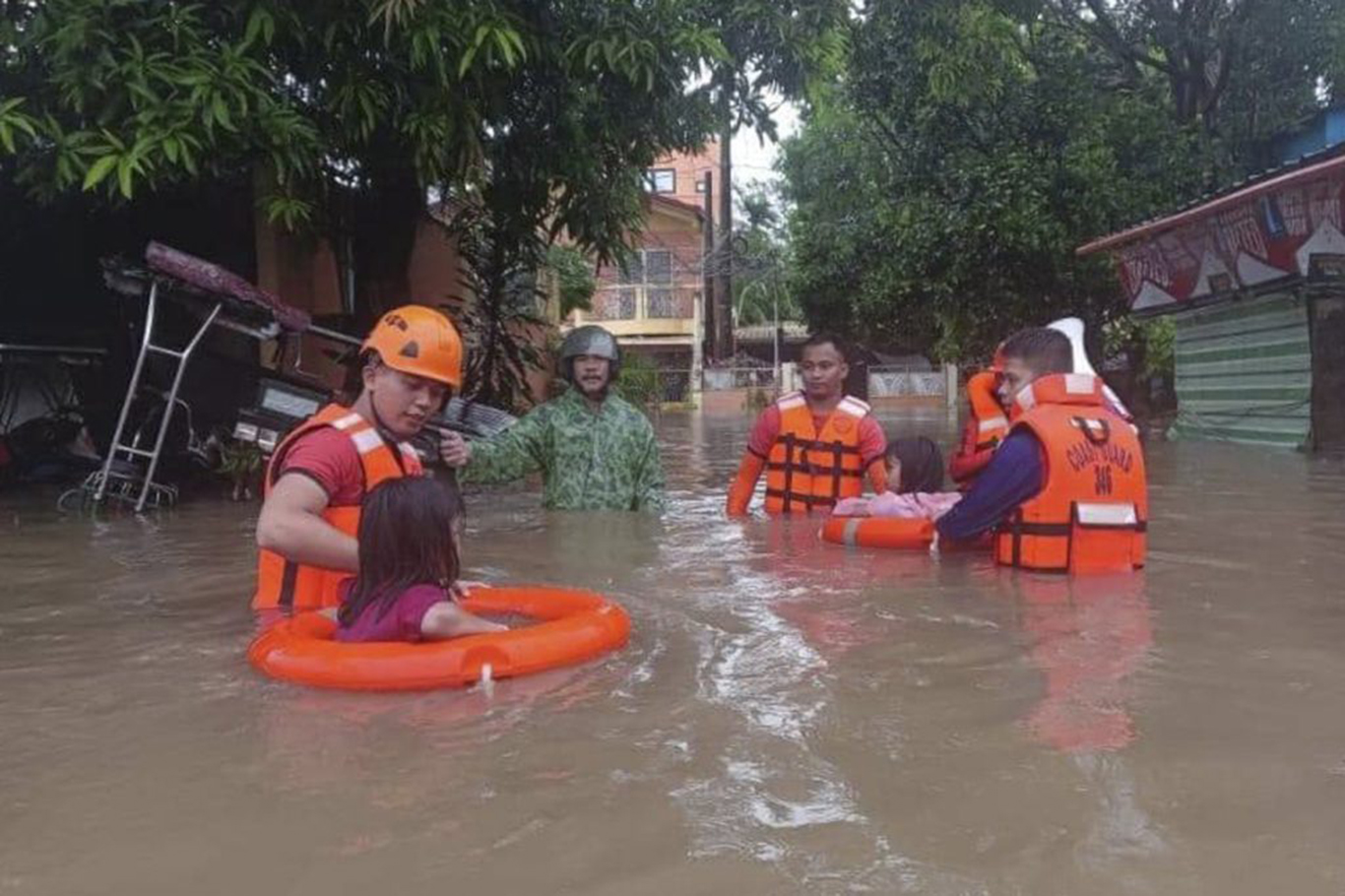 Trami Tropik Fırtınası Filipinler'i vurdu: 24 ölü, 9 kayıp