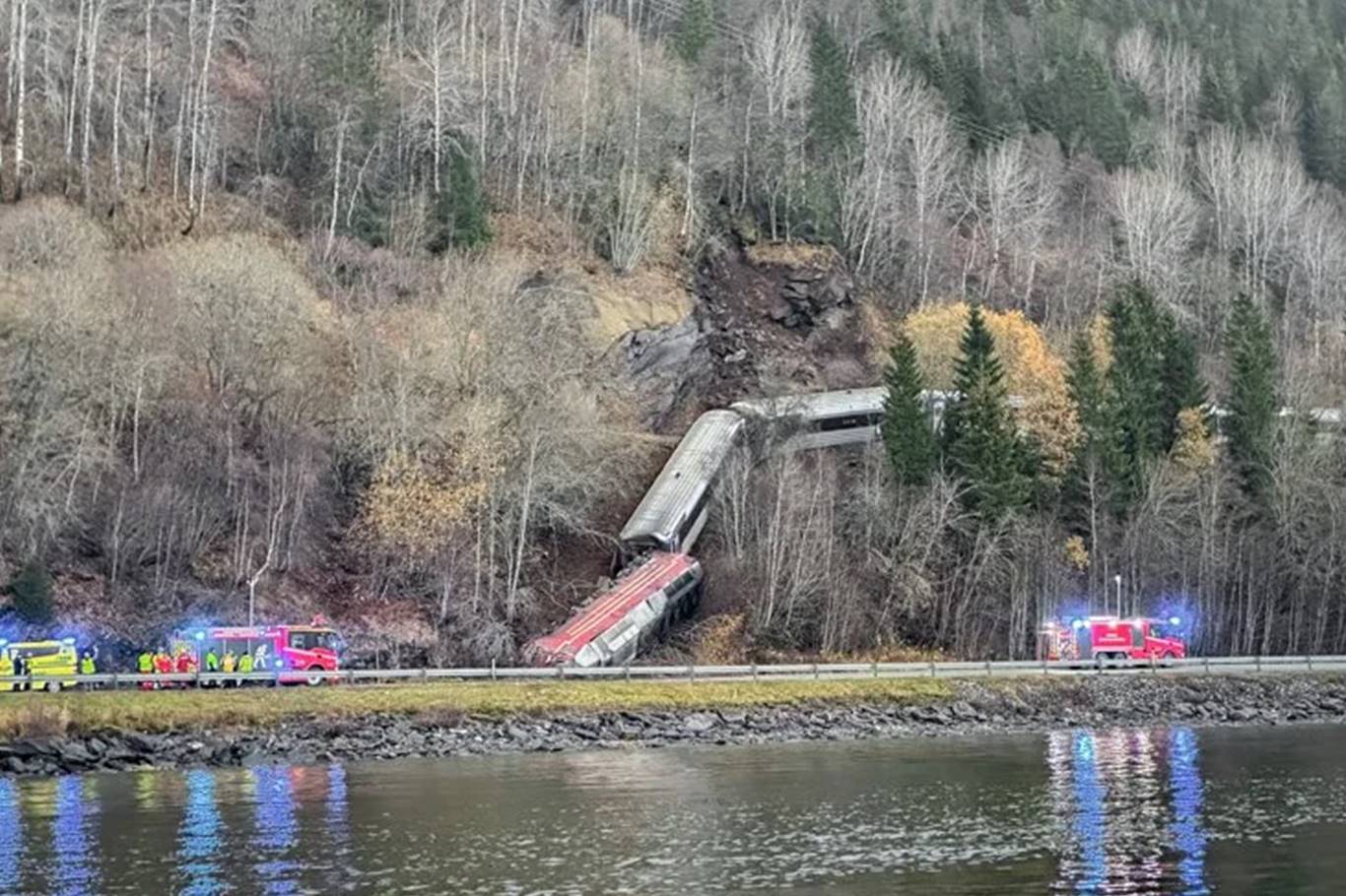 Norveç'te tren raydan çıktı: Bir ölü