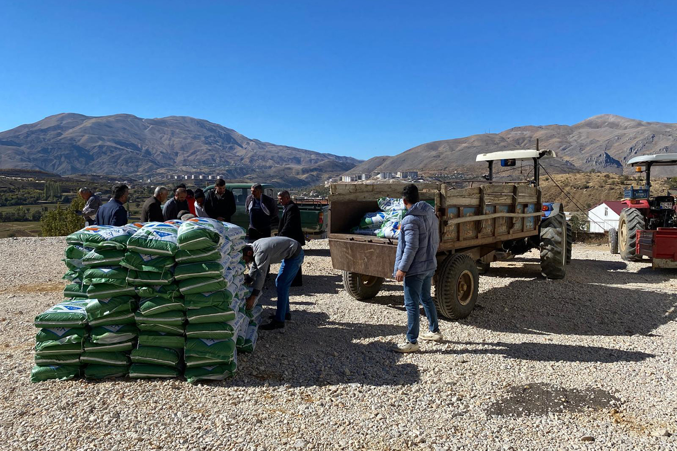 Adıyamanlı çiftçilere fiğ tohumu dağıtıldı