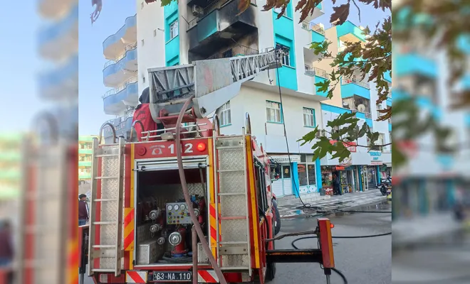 Yangından ikinci kattan atlayarak kurtuldular