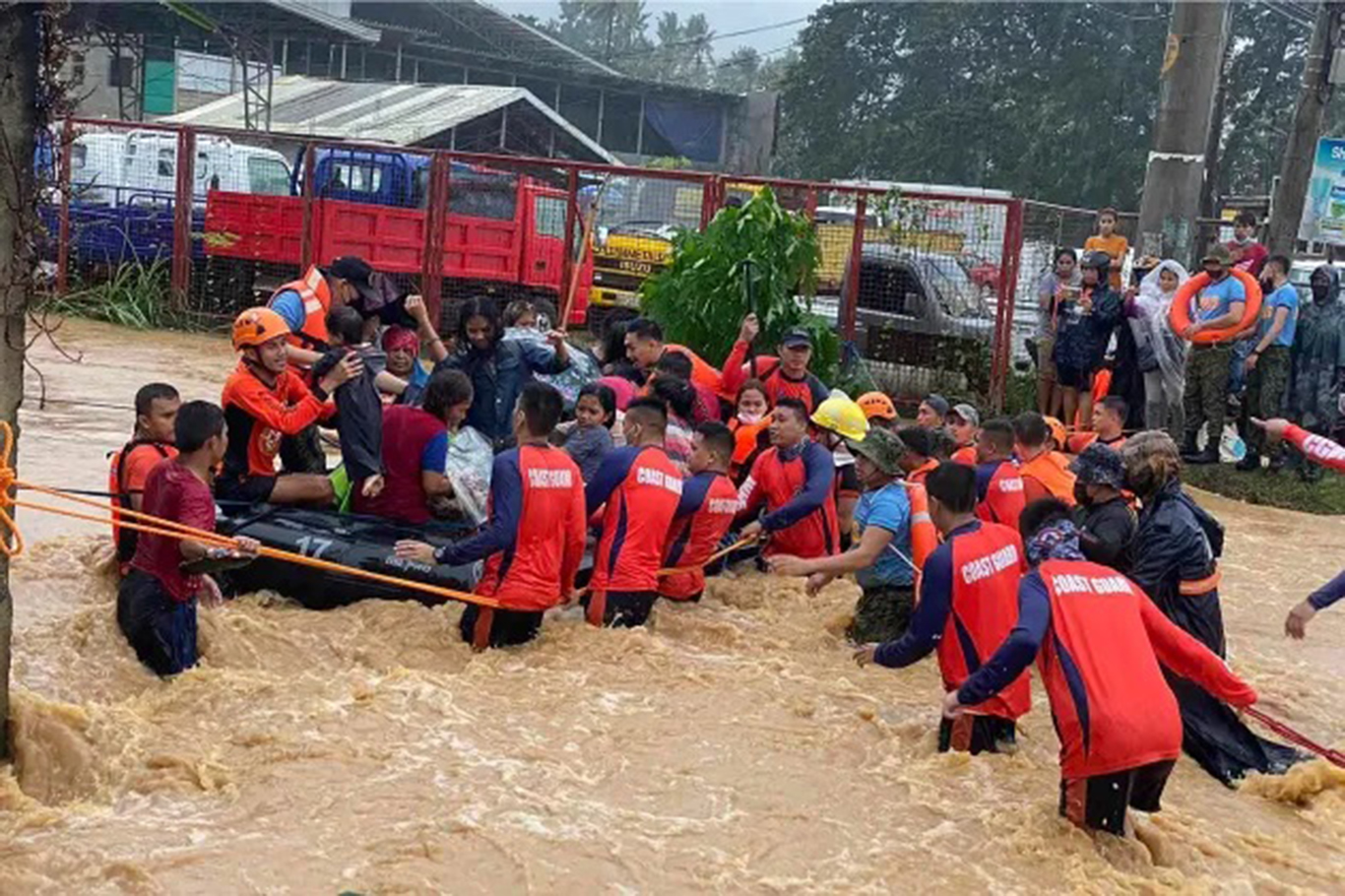 Filipinler’i etkisi altına alan tropik fırtınada ölü sayısı 81’e yükseldi