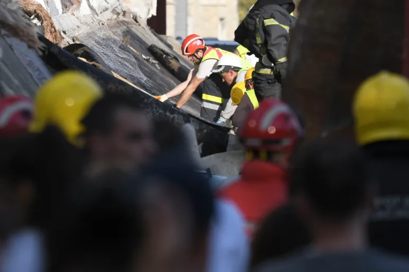 Sırbistan'da tren İstasyonunda kaza: 8 ölü