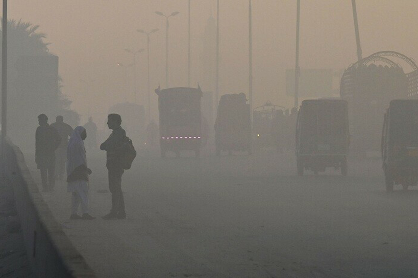 Pakistan'da hava kirliliği nedeniyle eğitime ara verildi