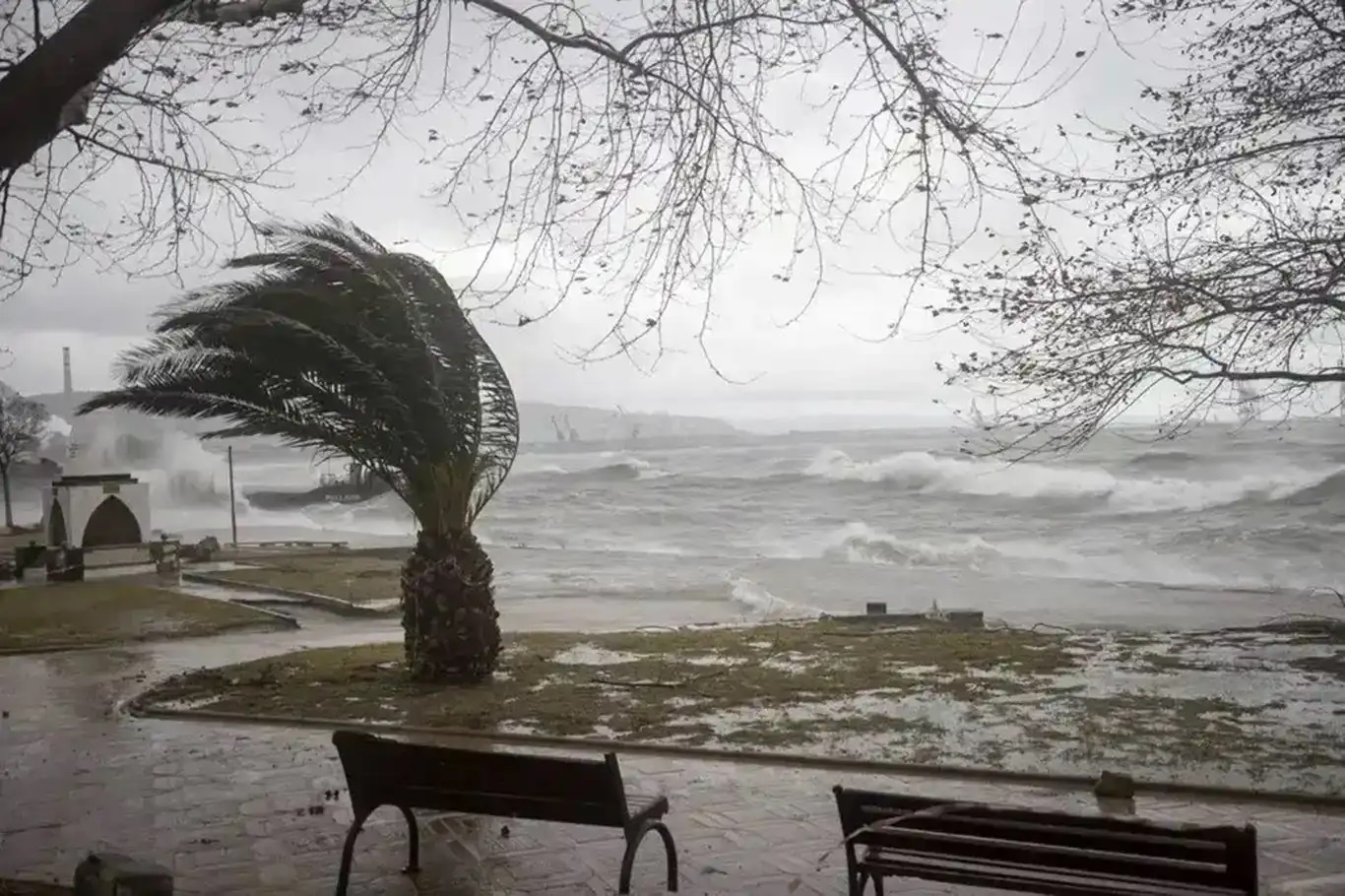 Güney Ege'de fırtına etkili oluyor