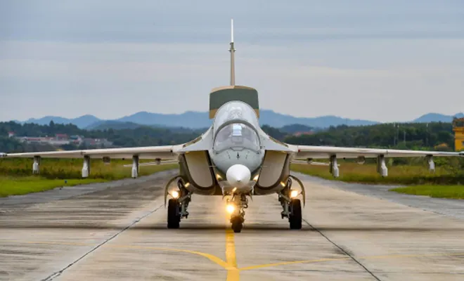 Vietnam'da askeri uçak düştü, pilotlar kayıp