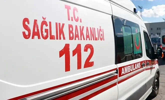 Servis minibüsü ile cip çarpıştı: 8 yaralı