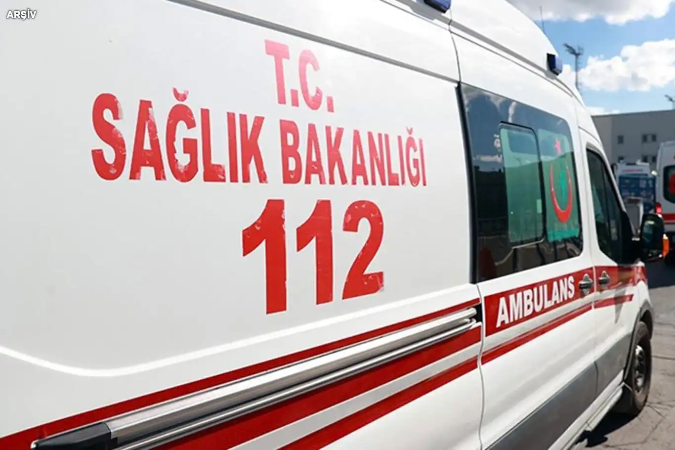 Servis minibüsü ile cip çarpıştı: 8 yaralı