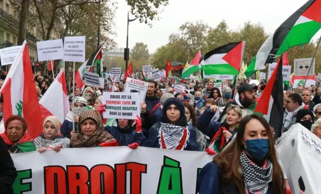 Paris'te sağlık çalışanlarından Gazze’ye destek gösterisi