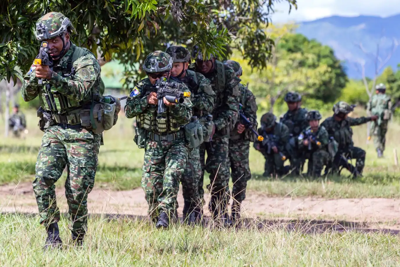 Kolombiya'da FARC mensuplarına operasyon