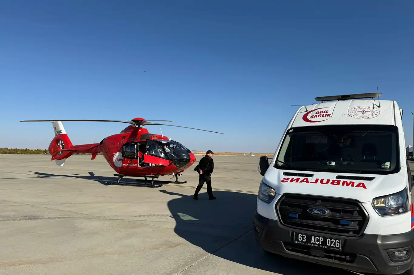 Şanlıurfa'dan iki hasta ambulans uçak ve helikopterle nakledildi