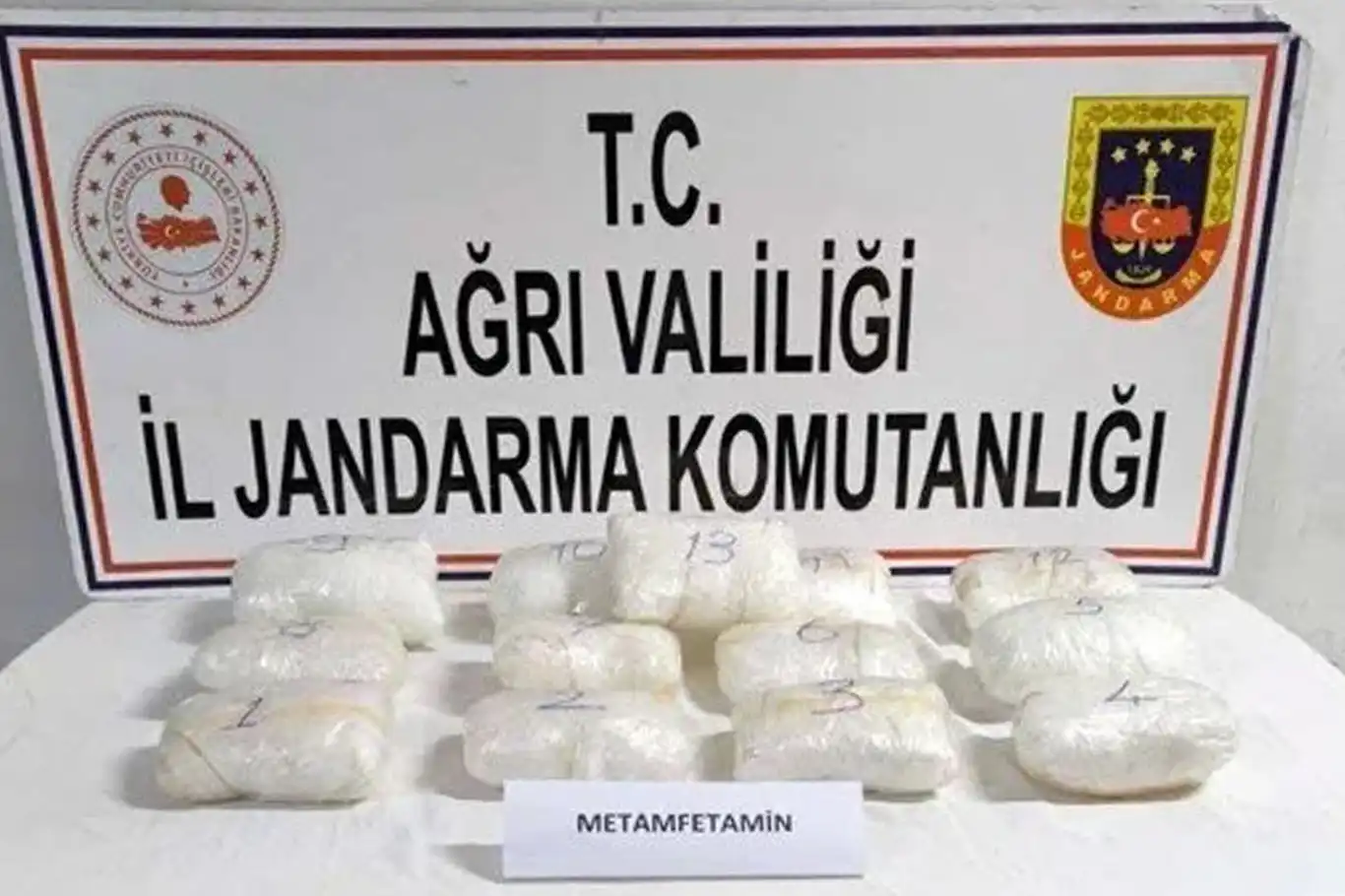 Ağrı'da 16 kilogram metamfetamin ele geçirildi