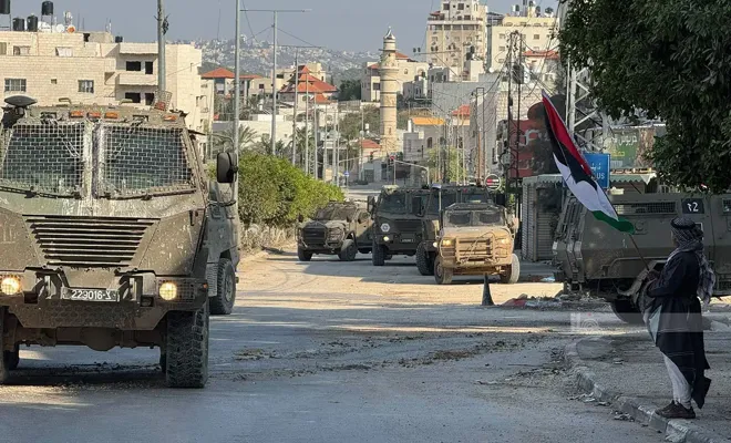 İşgalci siyonistler Batı Şeria'da birçok kentte baskın düzenledi