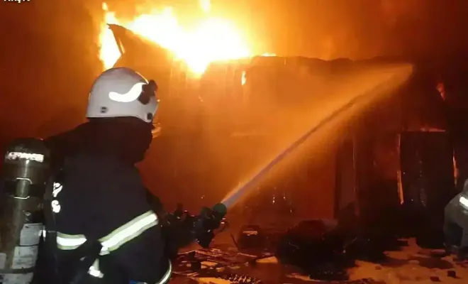 Şanlıurfa-Diyarbakır yolunda tır yangını: Kabin tamamen yandı