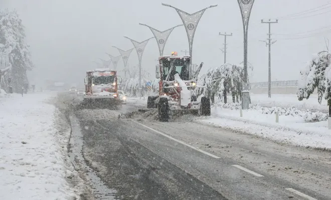 ​Bitlis'te 70 köy yolu ulaşıma kapandı