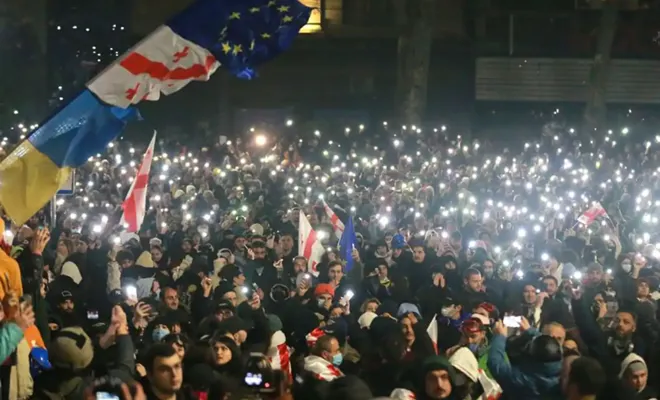 Gürcistan'da hükümet karşıtı protestolar sürüyor