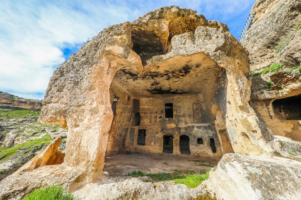 Hasuni Mağaraları" Bölge Tarihine Işık Tutuyor