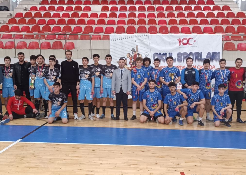 Futsal finali oynandı: Şampiyon Batman Anadolu Lisesi