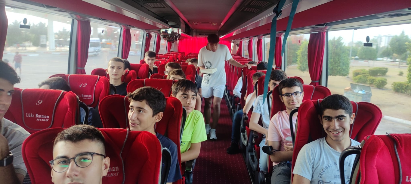 TÜGVA Başarılı Öğrencileri Mersin Deniz Kampına Götürdü