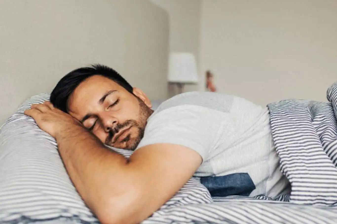 Uyuduğumuzda nasıl uyumalıyız? Yanlış uyku pozisyonları nelerdir? Yataktan kalkarken nasıl kalkmalıyız?